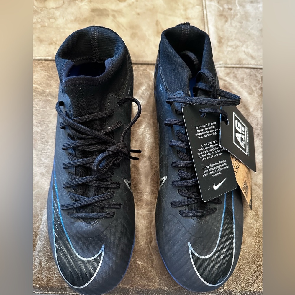 New with tags never used Nike Zoom Mercurial Superfly cleats, size 6